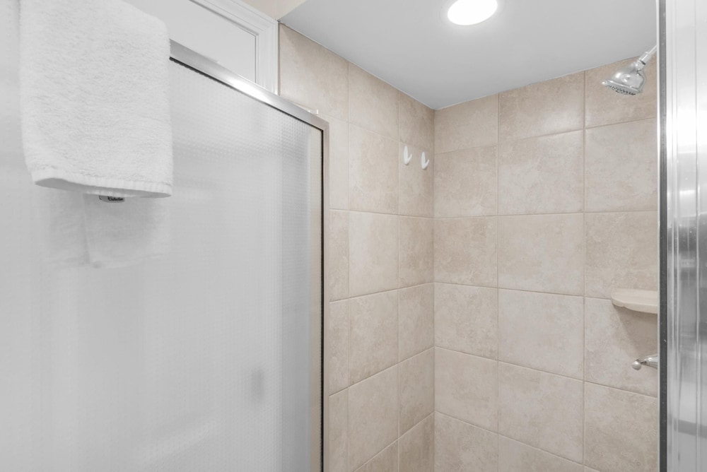 Enclave 304B - photo 15