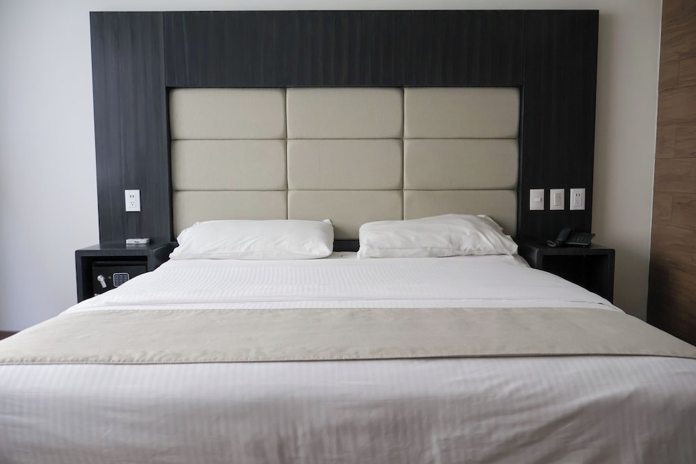 Hotel Embassy