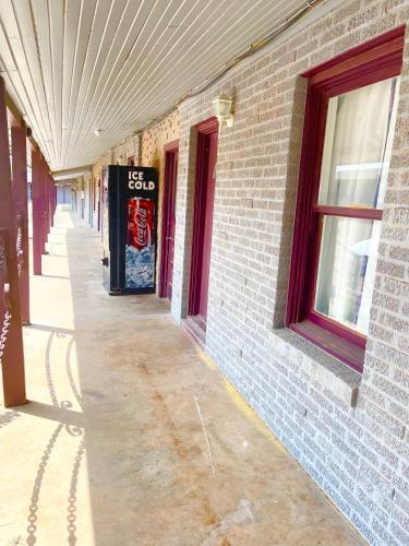 Bradbury Inn — Big Spring — photo 3