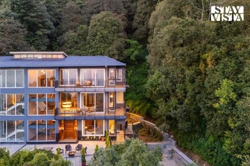 StayVista at Twilight Perch with BBQ Bonfire Lawn in Mussoorie, India