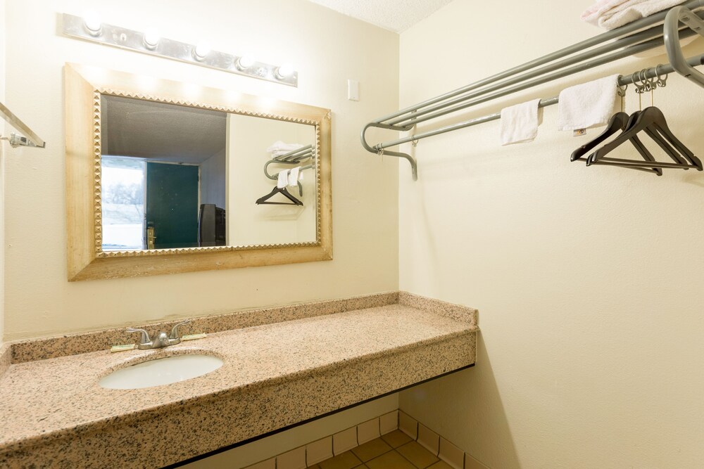 Bossier Inn and Suites - photo 19