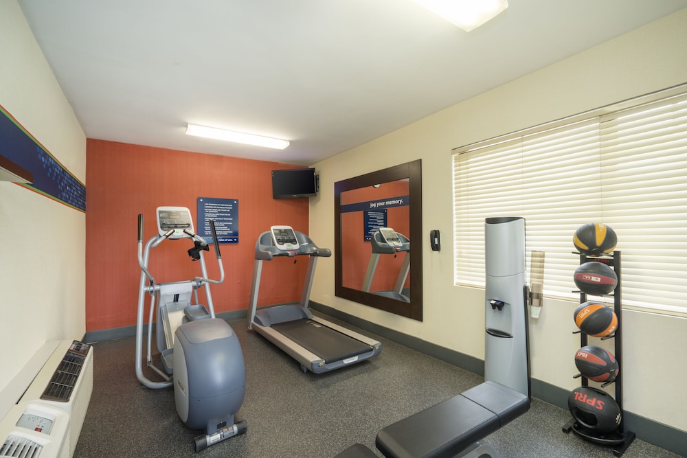Hampton Inn Jonesboro - photo 46