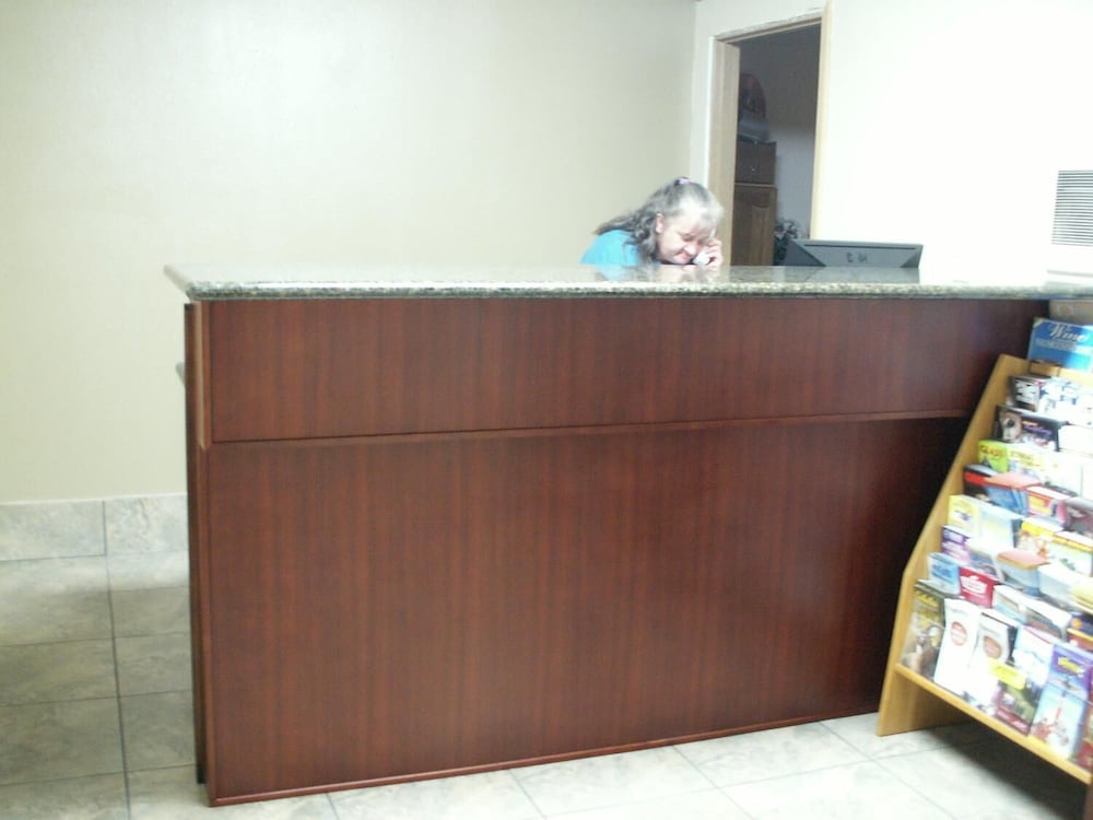 Executive Motel - photo 3
