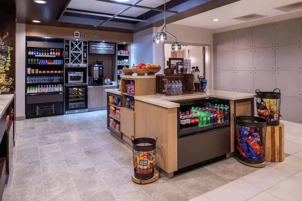 Hilton Garden Inn Kansas City Airport - photo 36