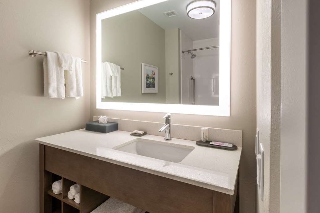 La Quinta Inn & Suites by Wyndham Middletown Goshen - photo 20