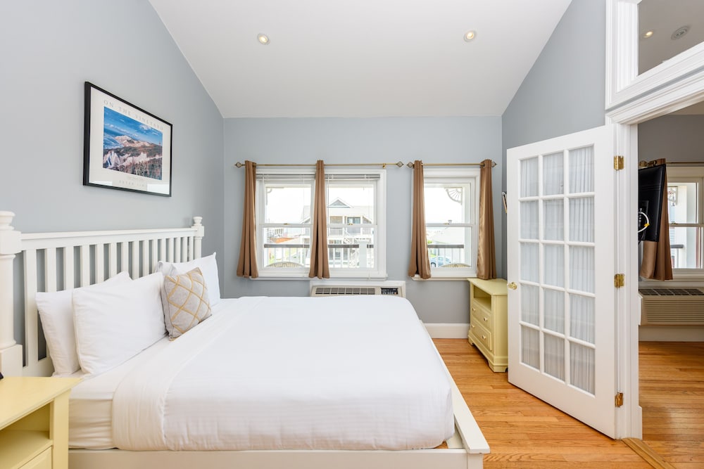 MV Surfside Hotel - photo 21