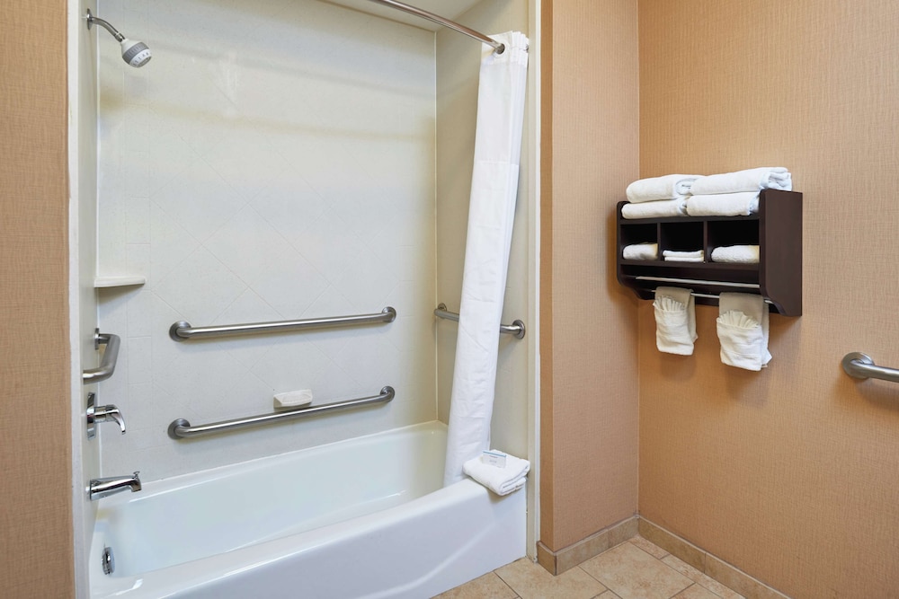 Hampton Inn & Suites Decatur - photo 31