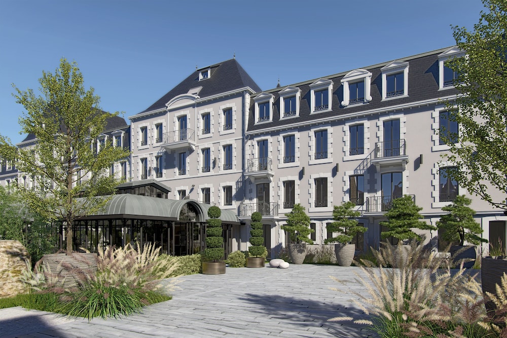 Grand Hotel De Courtoisville — 4-Star Luxury Hotel in Saint-Malo, France