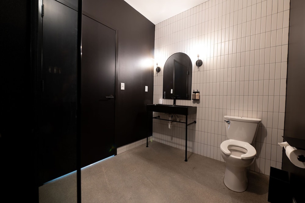 Arch and Cable Hotel - photo 29