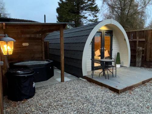 Cozy Haven Glamping Pod 1With Hot Tub & Cold Shower