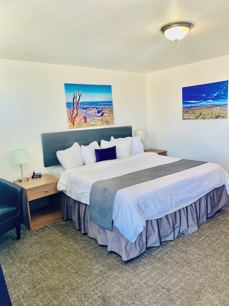 Blue Sage Inn & Suites - photo 18