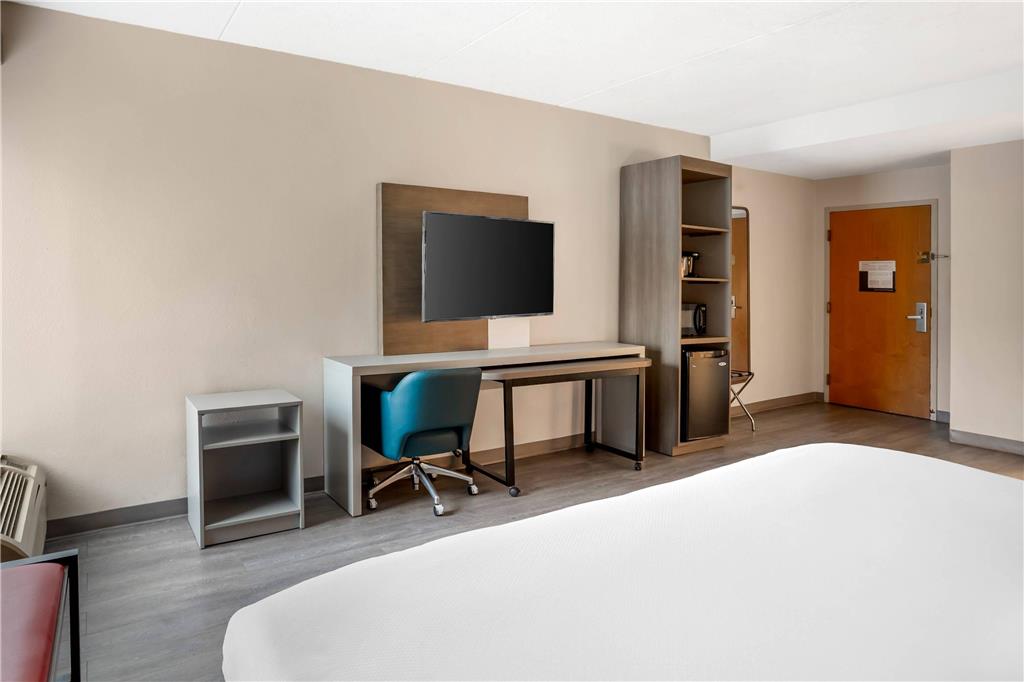 Comfort Inn & Suites Mt. Holly Westampton - photo 36