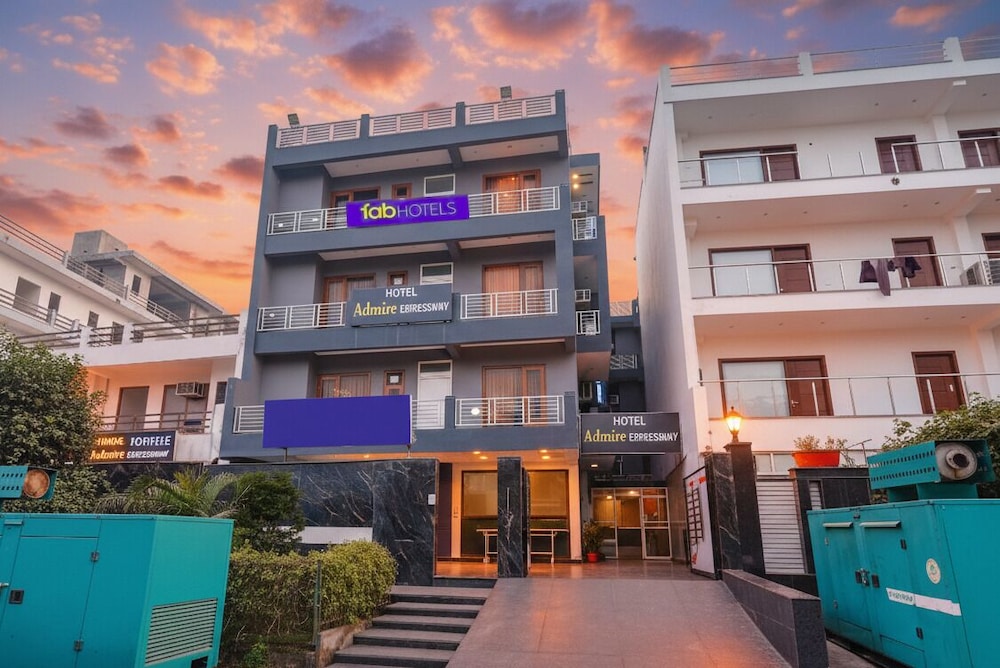 Fabhotel Expressway 135