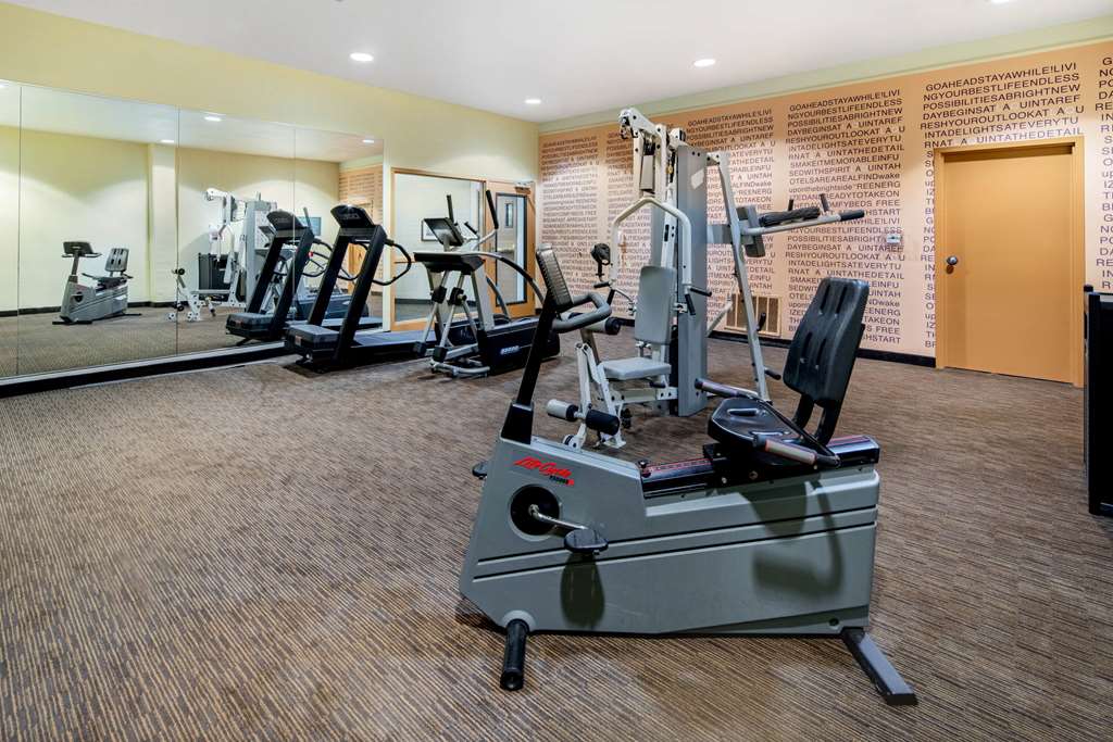 La Quinta Inn & Suites by Wyndham Irvine Spectrum - photo 10