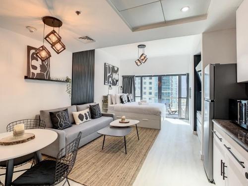 Luxury Modern Studio in JLT Rooftop Pool Lake Area Upgrades Ongoing — 4-Star Luxury Hotel in Dubai, United Arab Emirates