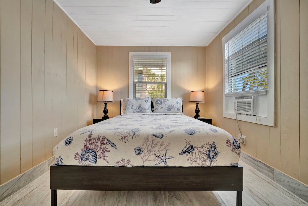 Stones Throw Beachfront Luxury Suites - photo 2