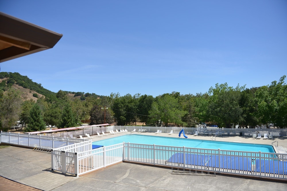 Morgan Hill RV Resort Campsite - photo 7
