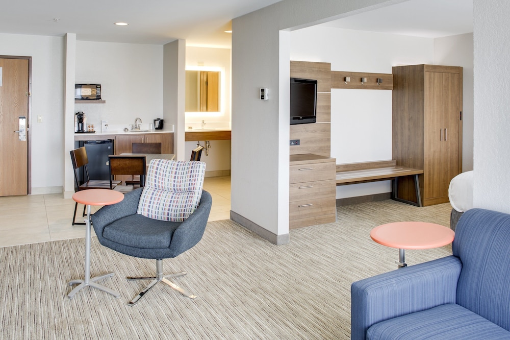 Holiday Inn Express & Suites Chickasha by IHG - photo 8