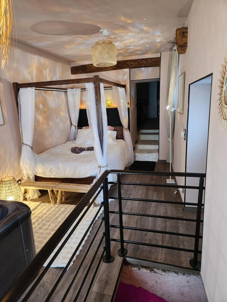 Loveroom Romantique la Mure — La Mure — photo 3