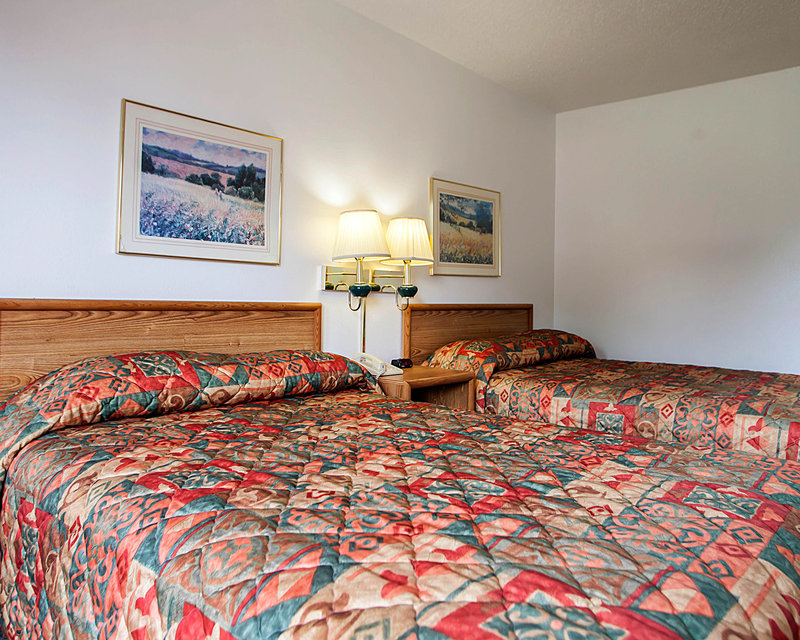 Econo Lodge West Liberty - photo 15
