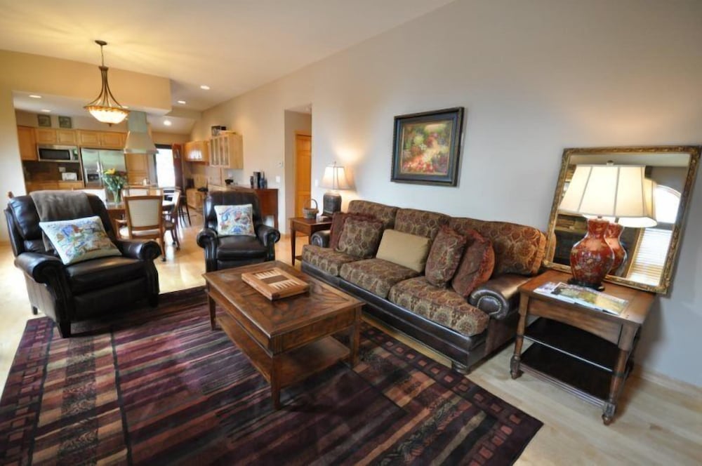 Mountain Harbor #129 4 Bedroom Condo — 4-Star Luxury Hotel in Whitefish, United States