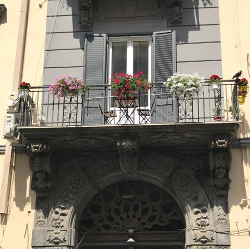 La cartolina di Napoli free parking for small cars only — 4-Star Luxury Hotel in Naples, Italy