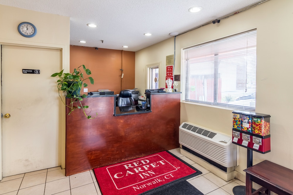 Red Carpet Inn Norwalk - photo 3