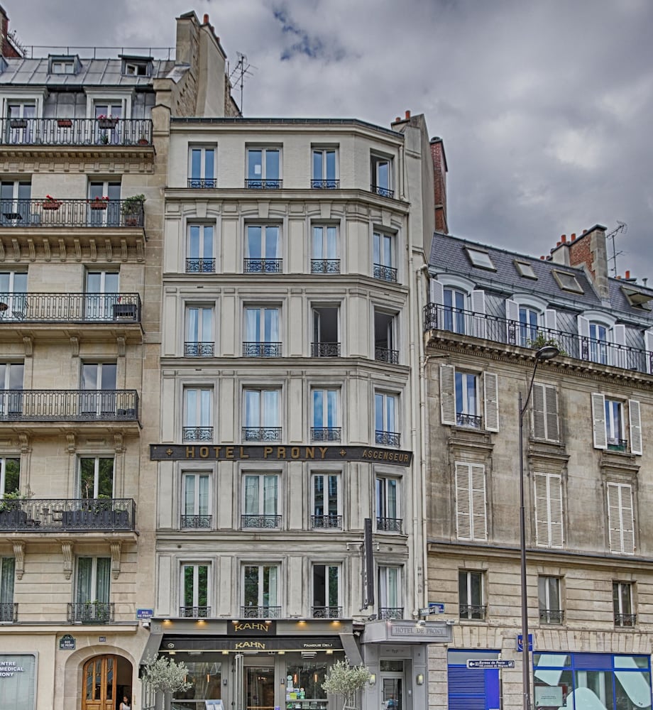 Hotel Avama Prony - last minute hotel in Paris