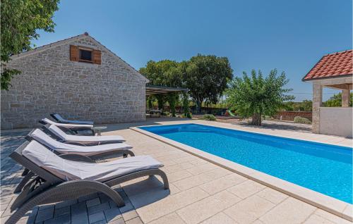 Two Bedroom Holiday Home In Pakovo Selo — 4-Star Luxury Hotel in Drnis, Croatia