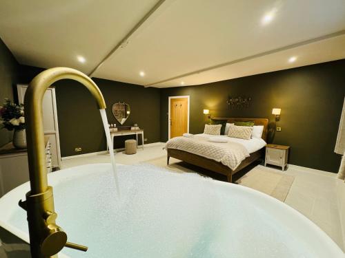 HomeDecor Cottages Old Stable House — 4-Star Luxury Hotel in Alnwick, United Kingdom