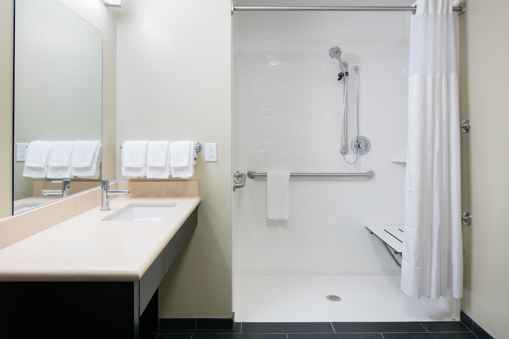 Staybridge Suites Des Moines Downtown by IHG - photo 7