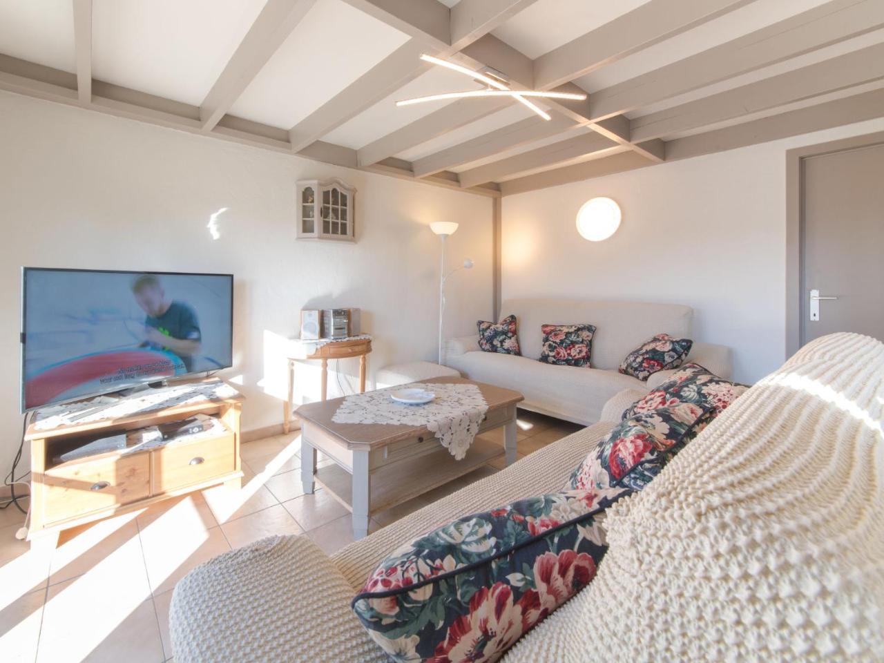 Holiday Home Vissershuisje 213 with parking by Interhome — 4-Star Luxury Hotel in Bredene, Belgium