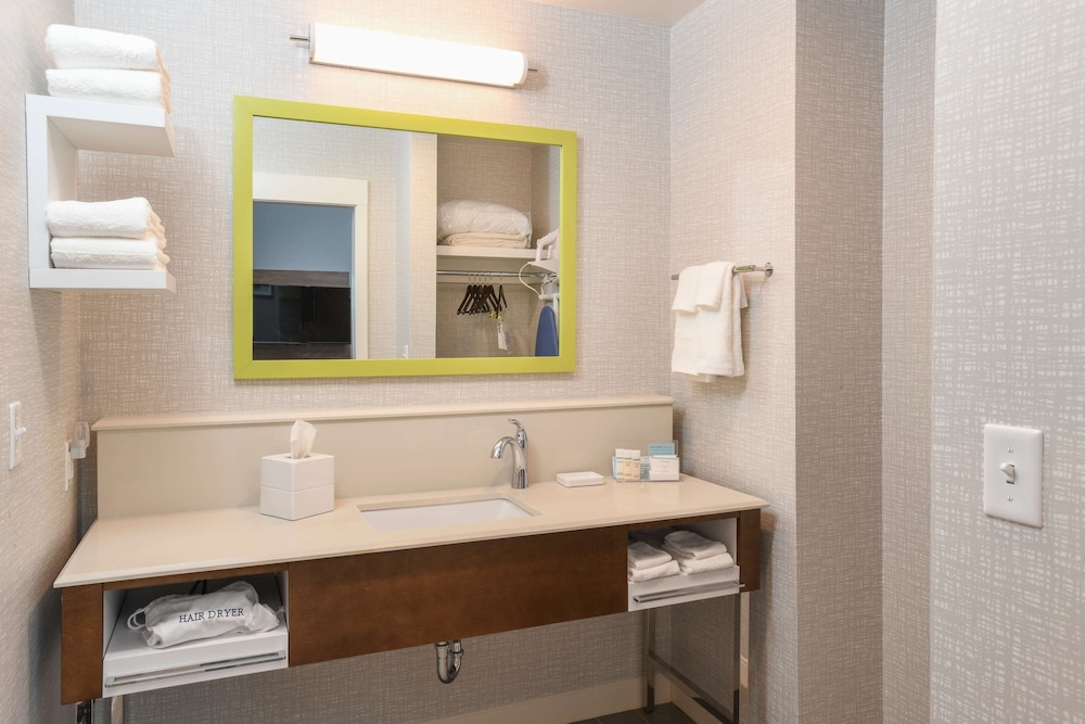 Hampton Inn & Suites Cincinnati Liberty Township - photo 36