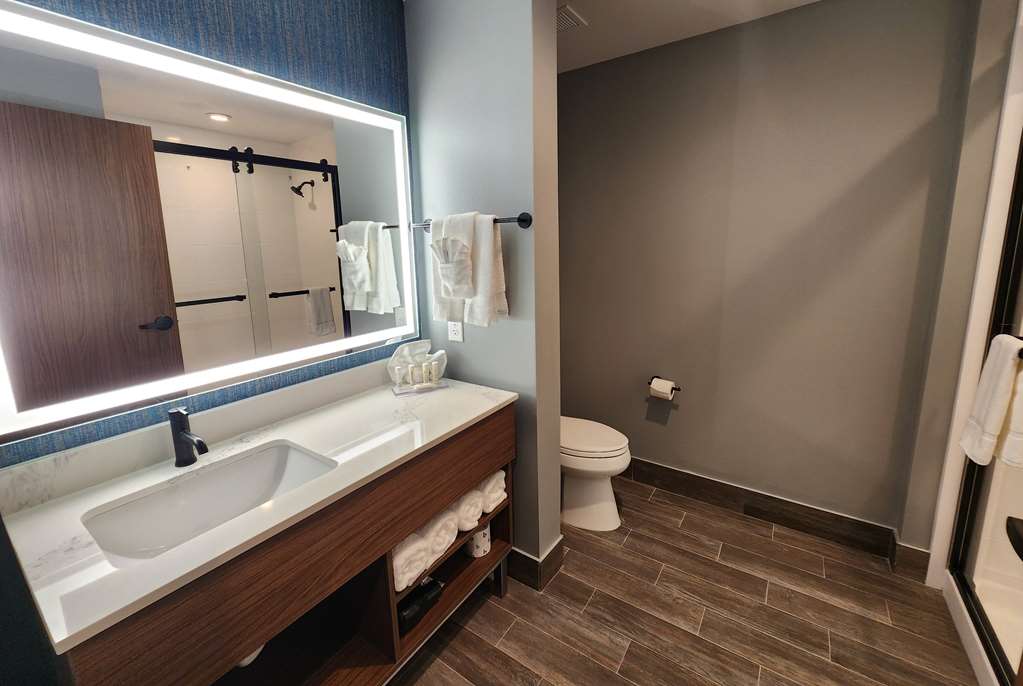 La Quinta Inn & Suites by Wyndham Del Rio - photo 35