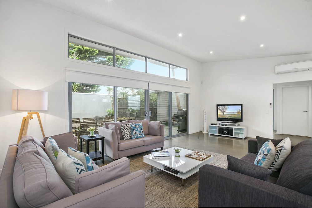 Living The Beach Dream Rejuvenate Stays — 4-Star Luxury Hotel in Cowes, Australia