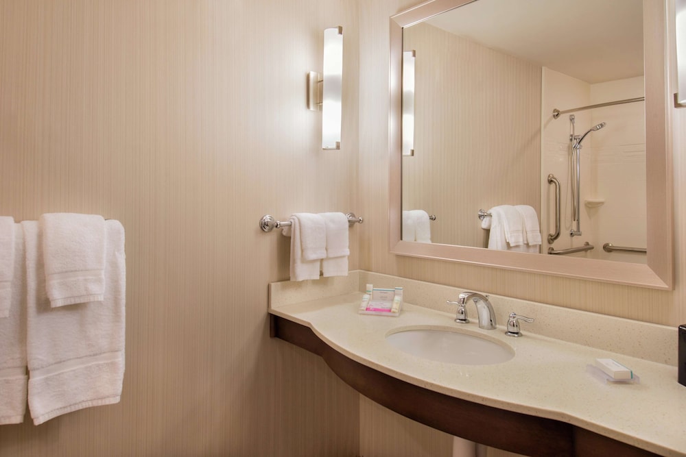 Hilton Garden Inn Bristol - photo 30