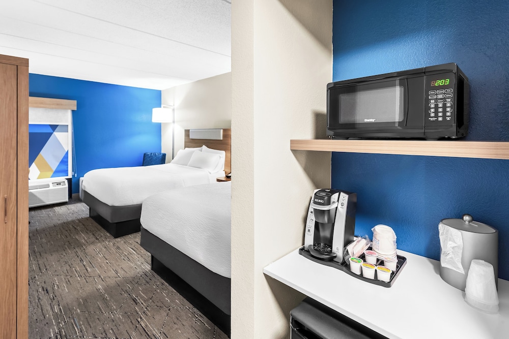 Holiday Inn Express Suites Charleston by IHG - photo 11