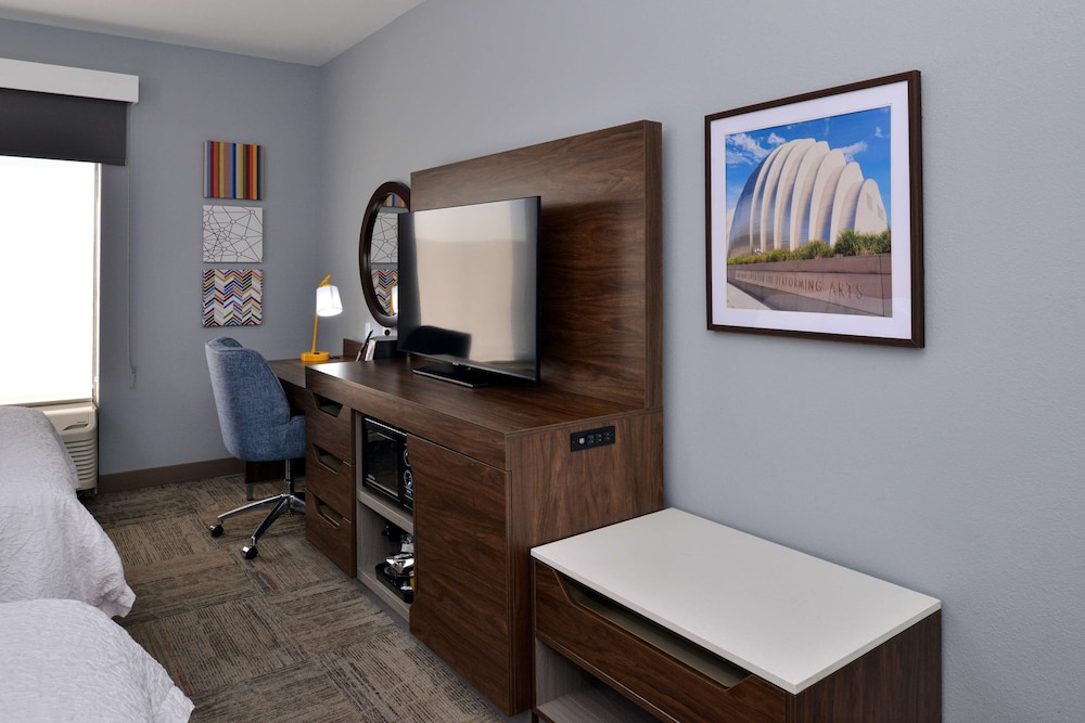 Hampton Inn Kansas City Northeast - photo 20