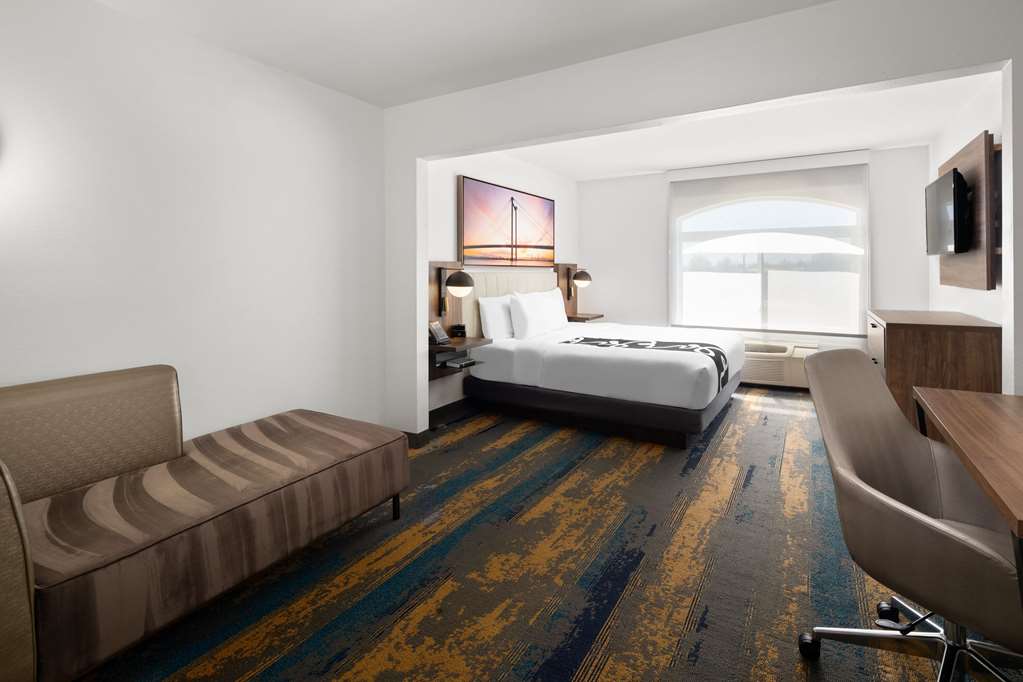 La Quinta Inn & Suites by Wyndham Kennewick - photo 20