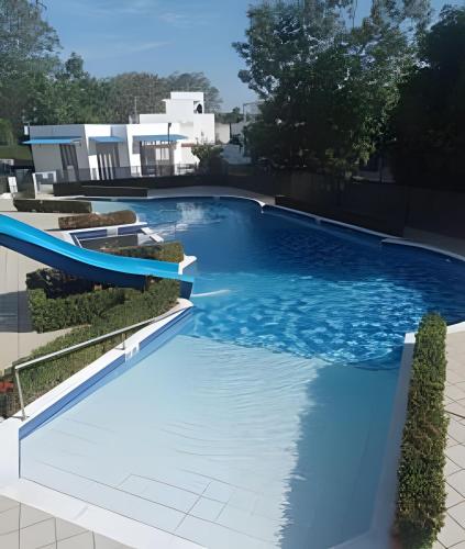 Casa mediterránea con piscina aire WI FI y cocina — 4-Star Luxury Hotel in Carmen De Apicala, Colombia