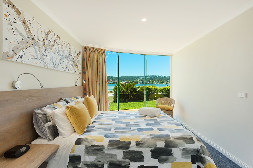 Cetacea Luxury Apartments — 4-Star Luxury Hotel in Merimbula, Australia