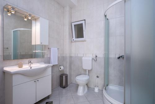 Apartment Brigita — 4-Star Luxury Hotel in Srebreno, Croatia