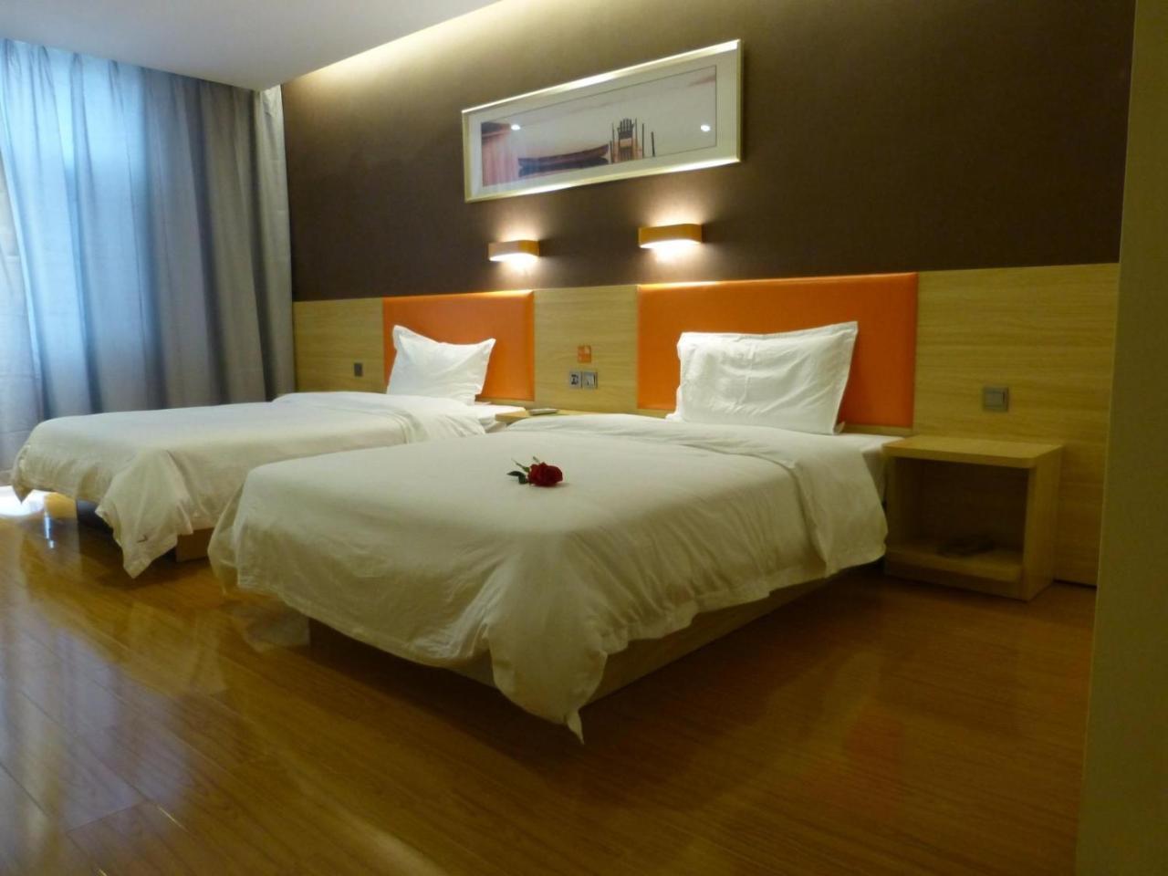 7Days Premium Delingha Center Plaza Branch in Delingha, People's Republic of China