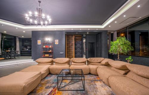 Entire House Cityscape Retreat: The View