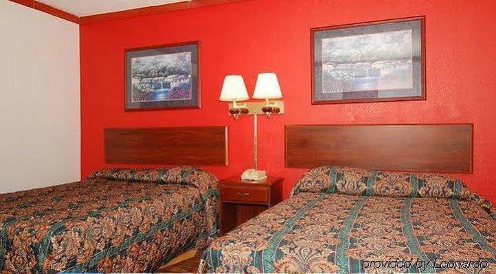 Regency Inn Kansas City - photo 11