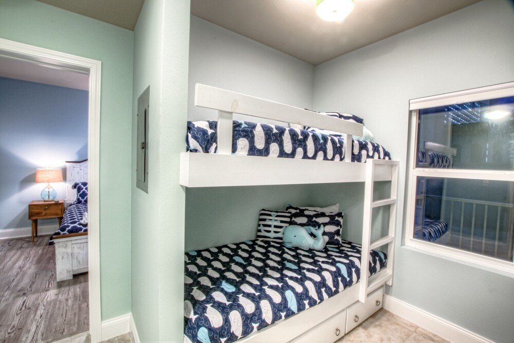 Laketown Wharf Resort by Aneliya's Rentals - photo 226