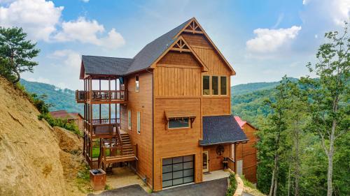 A Baby Bear Free Tickets No Catch — 4-Star Luxury Hotel in Sevierville, United States