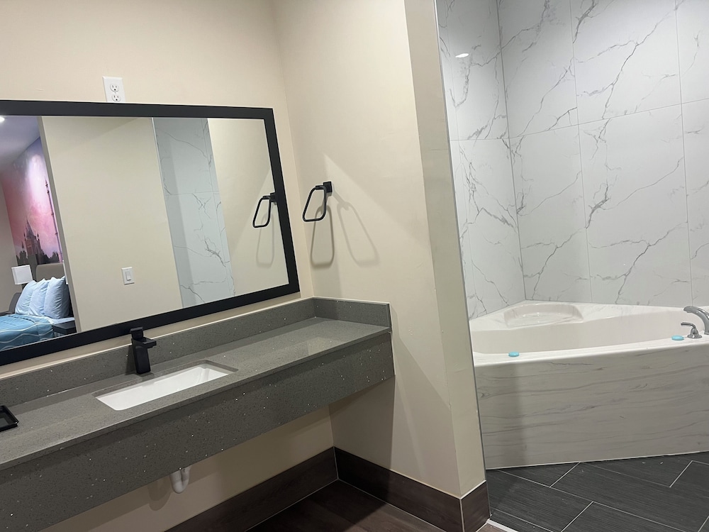 Elite Inn & Suites - photo 15