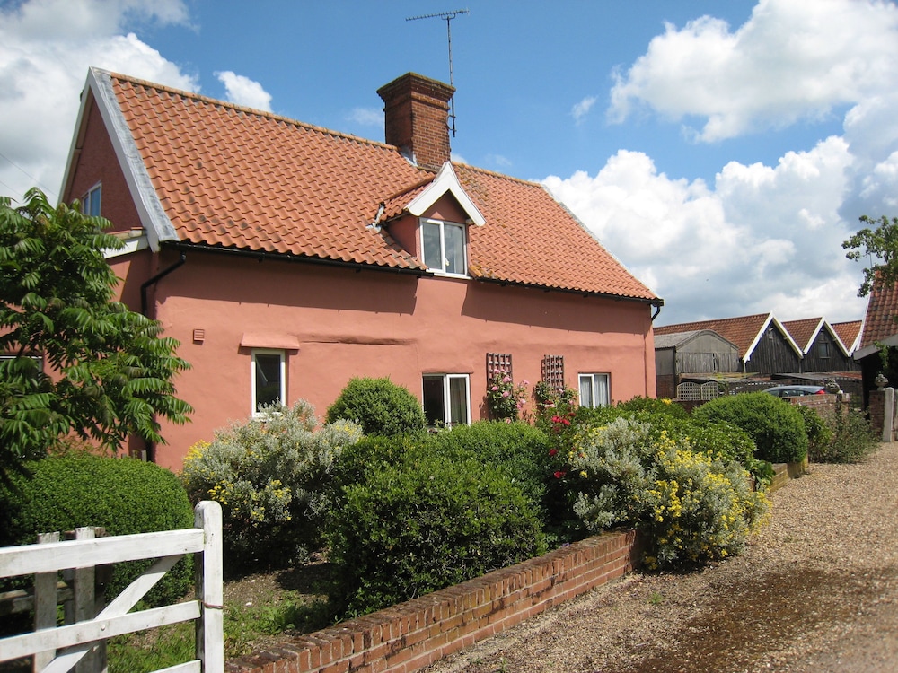 Colston Hall Cottages — 4-Star Luxury Hotel in Woodbridge, United Kingdom