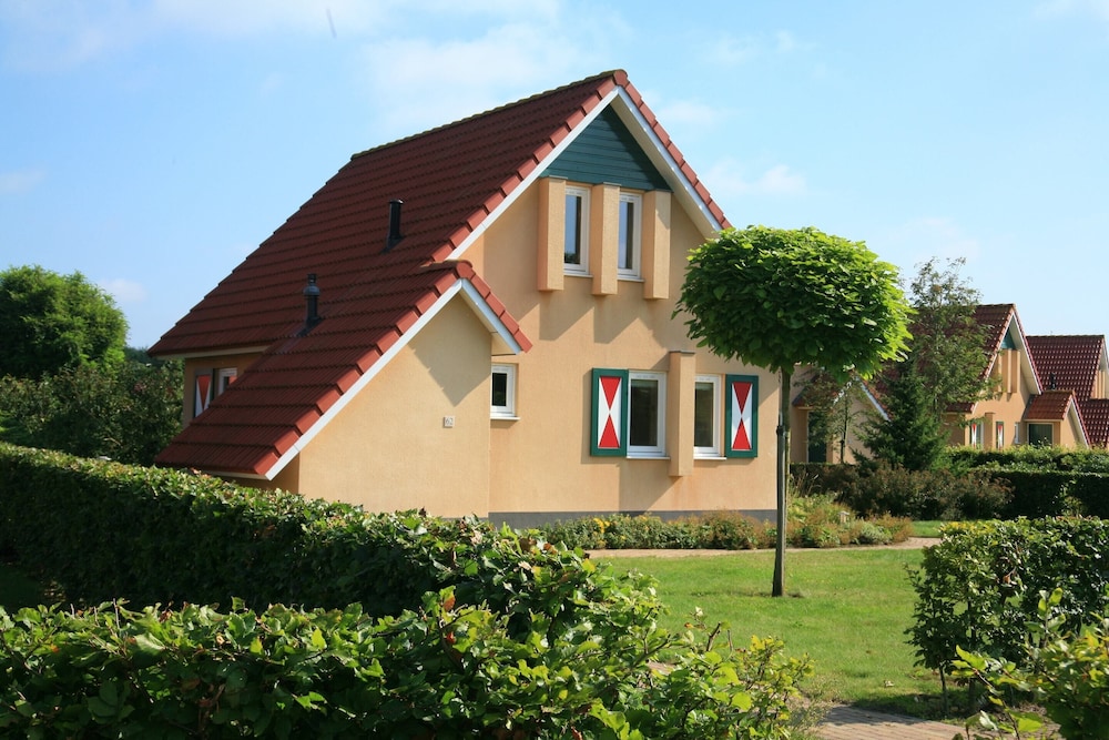 Thatched Luxurious Villa With Two Bathrooms In Nature 14452430 — Tynaarlo